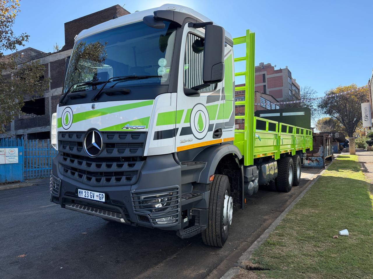 Bulk oil delivery fleet